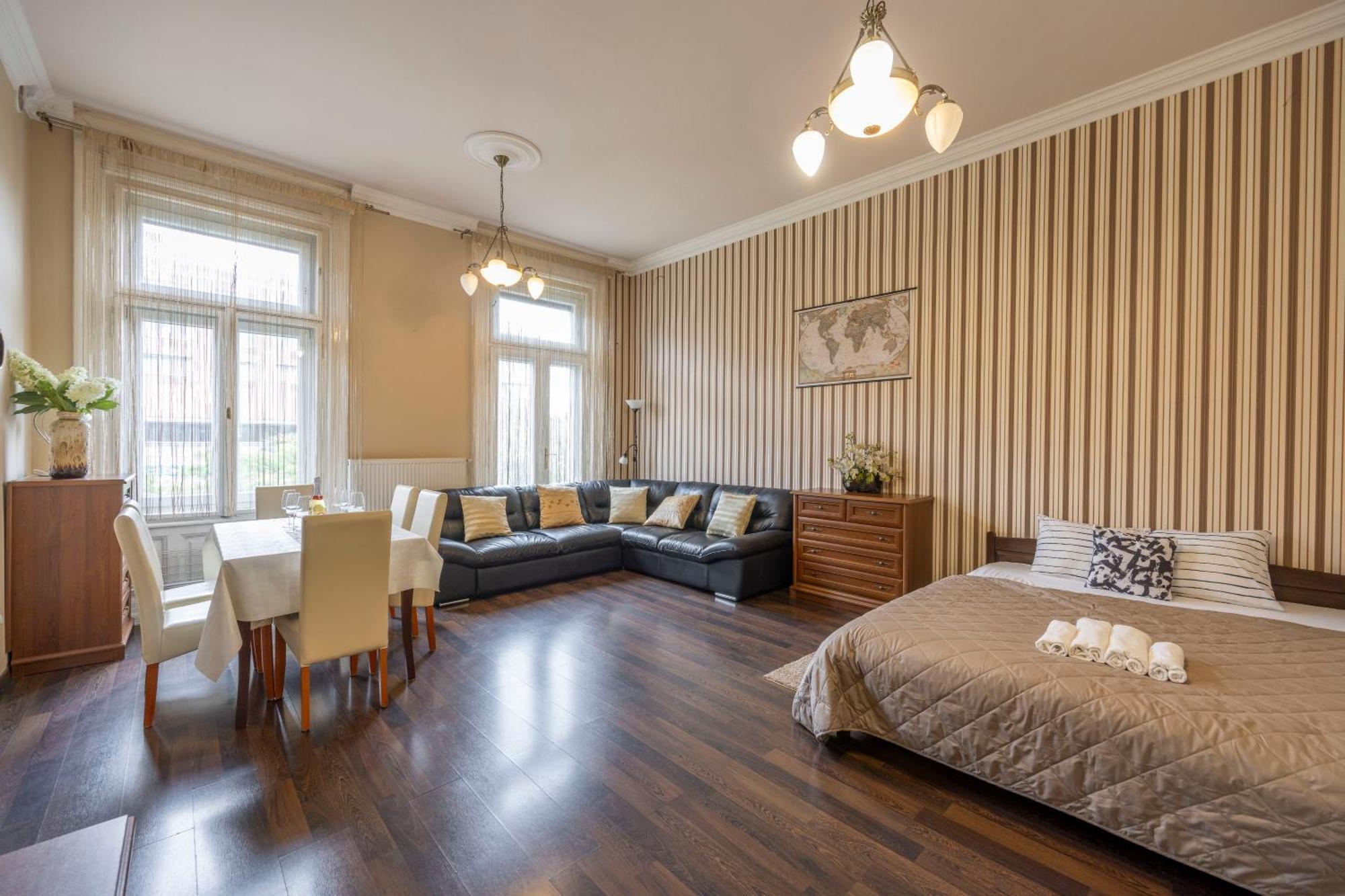 Warm & Cozy Central Home By Anna Budapest Eksteriør bilde
