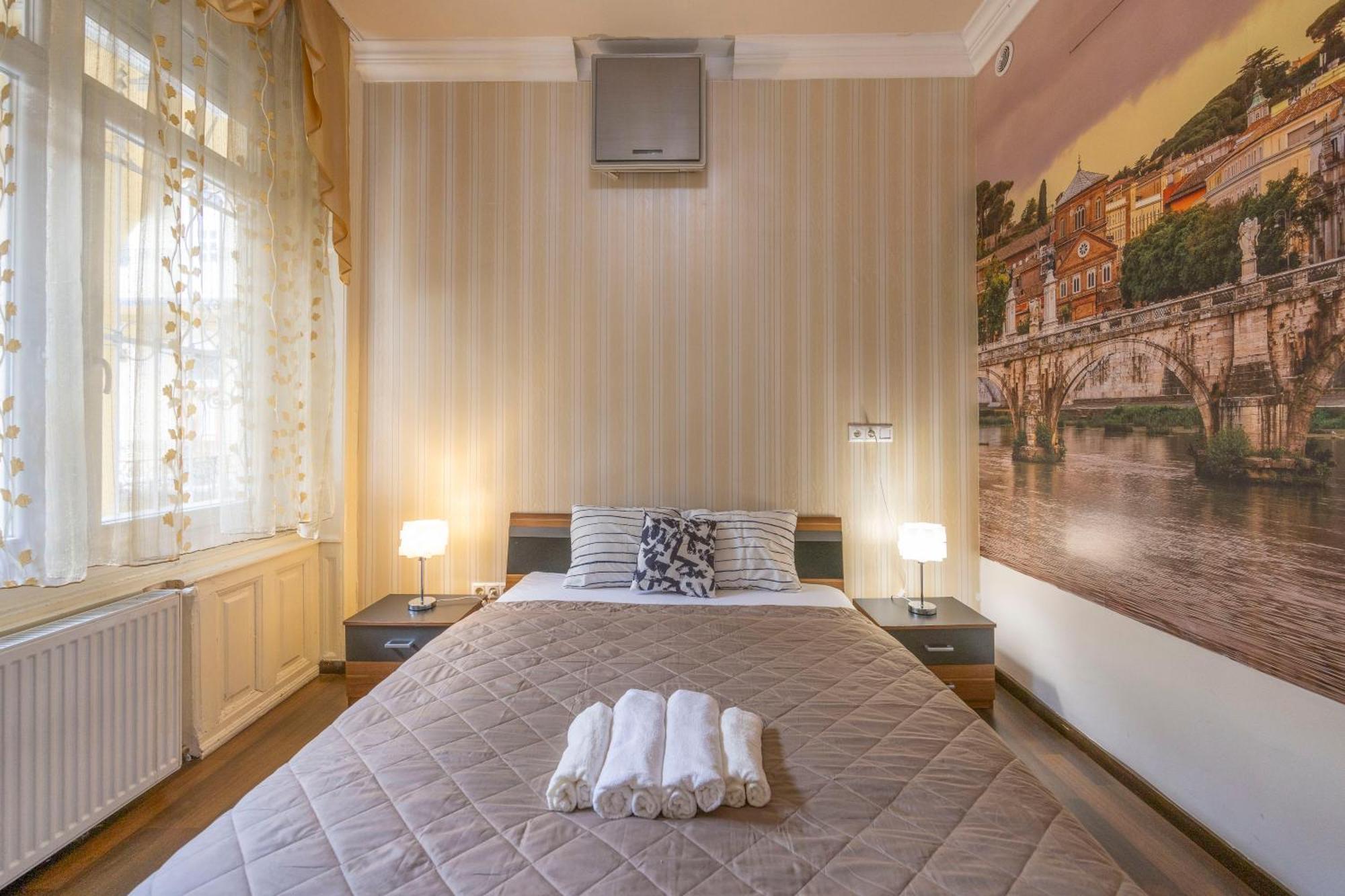 Warm & Cozy Central Home By Anna Budapest Eksteriør bilde